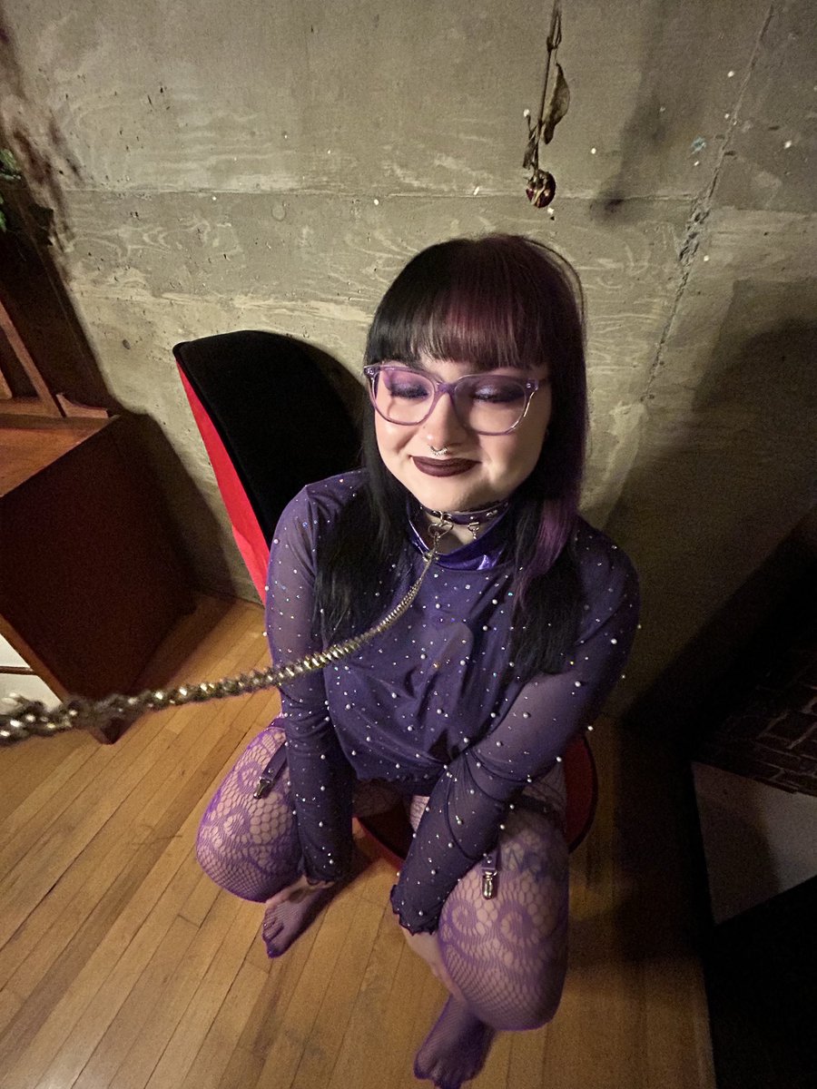 LiaRoseSFW's tweet photo. Make me smile like this on your leash https://t.co/wJLoGDuDQV