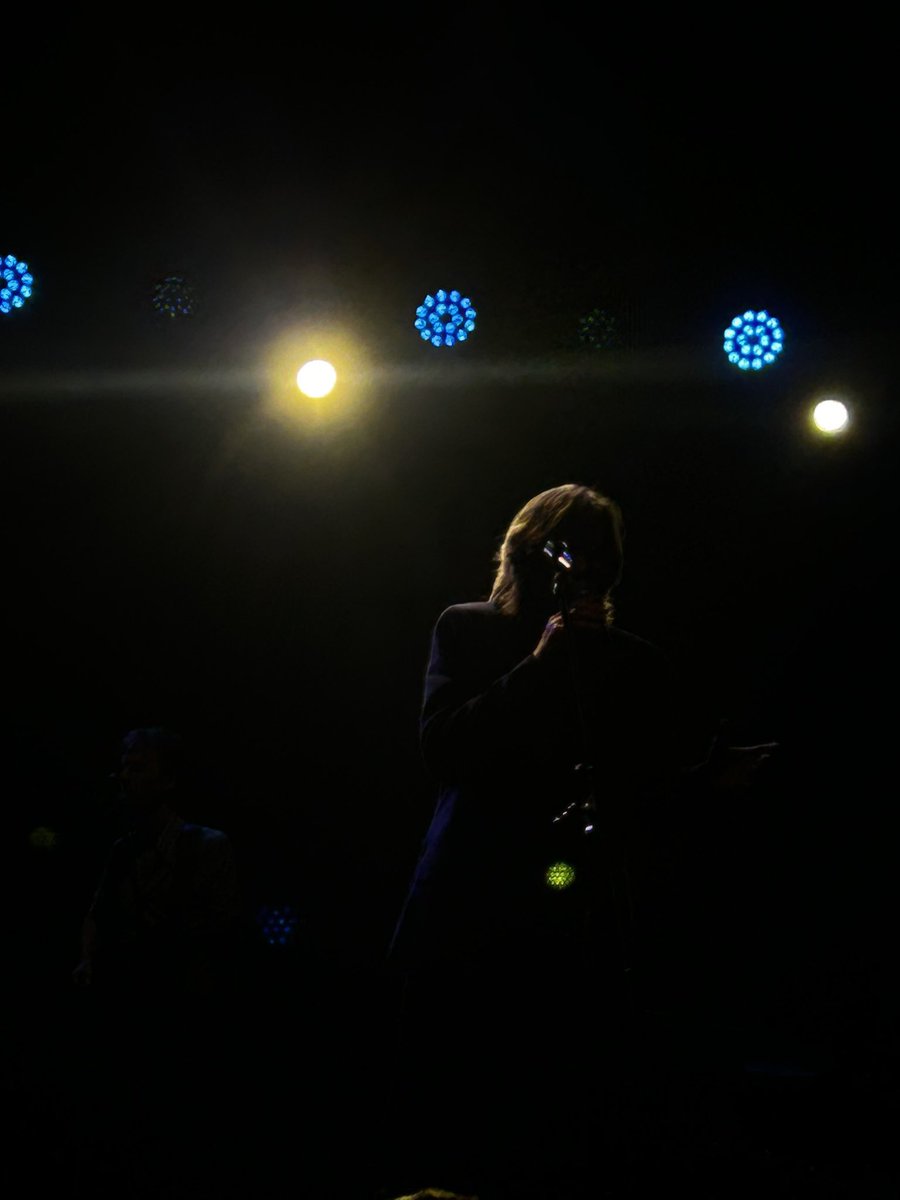 jonatanbauer's tweet photo. Ayer vimos a nacho vegas en el, probablemente, mejor concierto del año. Tocó Morir o matar, y con eso fue suficiente. Una gran lista de temas. De tan bueno se hizo corto. https://t.co/VAbuYhDvJn