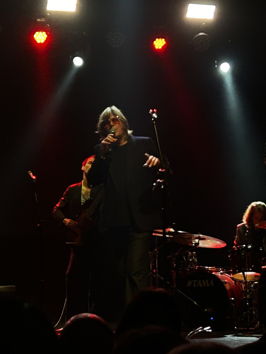 jonatanbauer's tweet photo. Ayer vimos a nacho vegas en el, probablemente, mejor concierto del año. Tocó Morir o matar, y con eso fue suficiente. Una gran lista de temas. De tan bueno se hizo corto. https://t.co/VAbuYhDvJn
