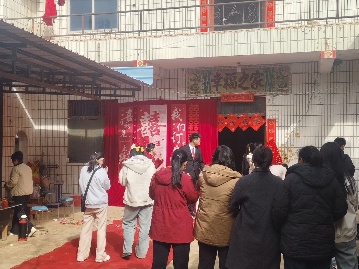 james_maxw93493's tweet photo. Chinese rural engagement ceremony https://t.co/uDbvfnz9Nq