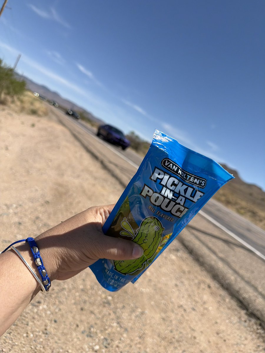 always_az's tweet image. Here on old Route 66for the fun run! Watching classic cars and eating my pickle! 
Today is a good day! 

#AZ #FunRun #Rt66 #Seligman #Kingman #Oatman