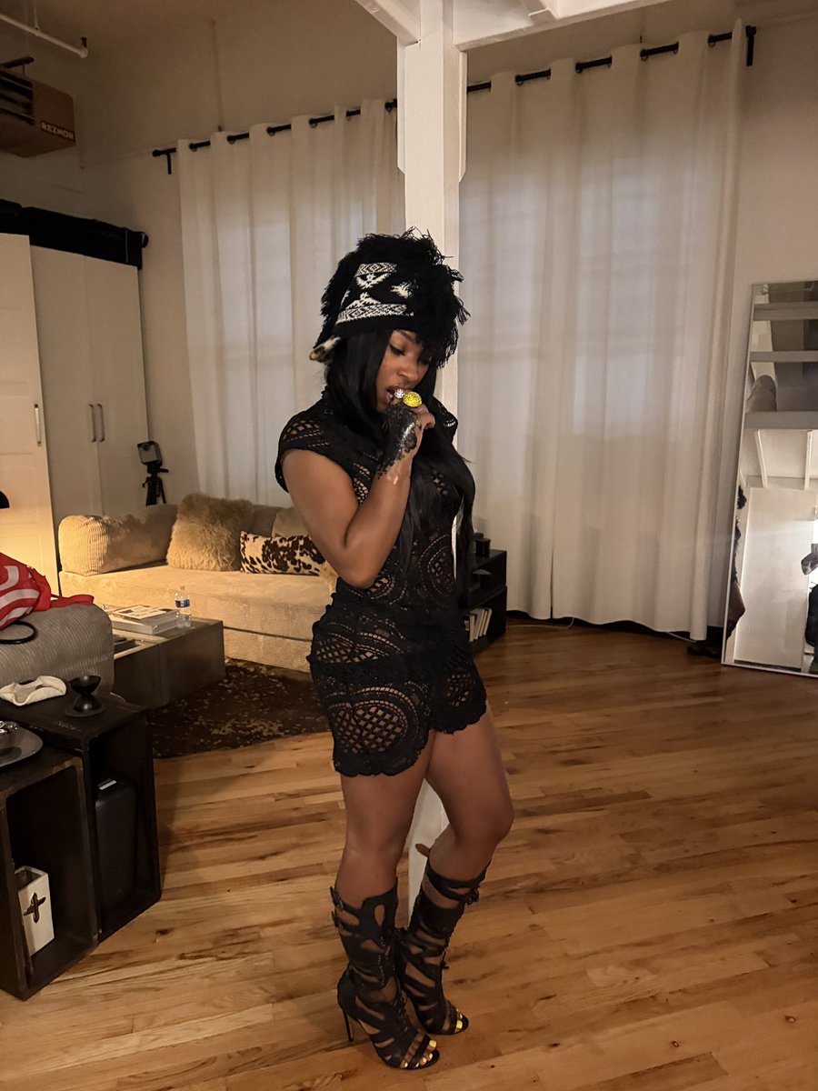 oliviasade tweet media