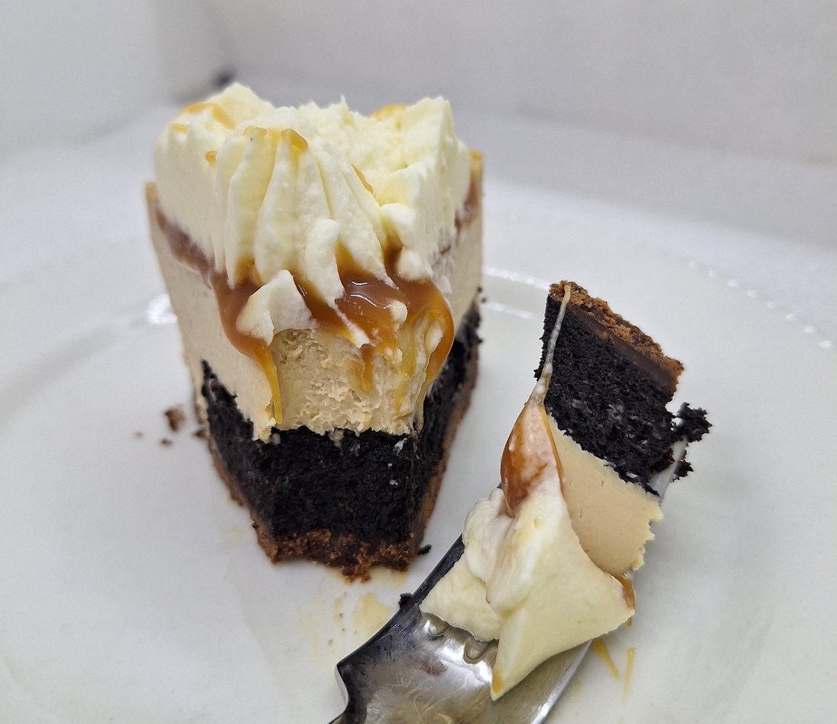 SayCheeseCakeAr's tweet photo. Probando el chocolate Gold. Qué tema ser tester jajajwjsjejhejadhje https://t.co/DxmK04ptUc