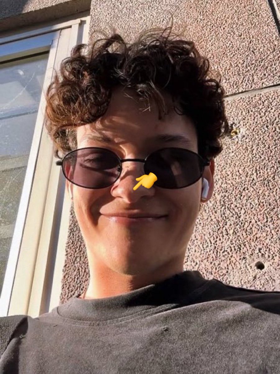 omar’s nose appreciation tweet media
