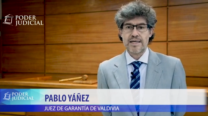 Este es Pablo Yáñez, el asqueroso juez garantista que dejo libres a los 3 delincuentes que violentaron 
a la Ministra Lincolao. La justicia vale callampa en Chile

Este sujeto es un peligro para la sociedad

Hagamoslo Famoso