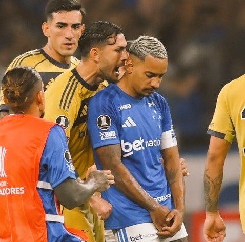 Pesgrau's tweet photo. Aquela voz no seu ouvido te falando pra mandar mensagem pra ela mesmo depois de tudo que aconteceu: https://t.co/g1Qizb5JX8