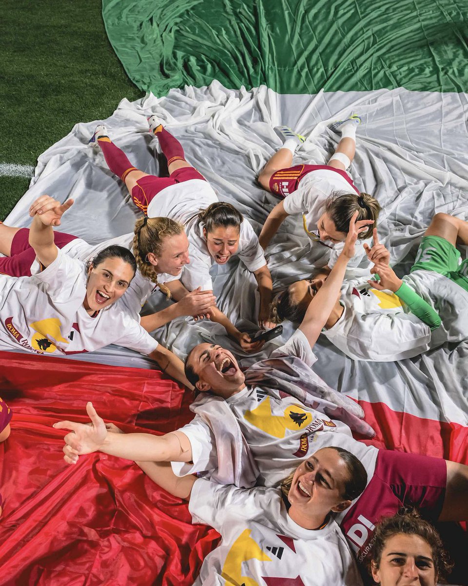 ASRomaFemminile's tweet photo. 🟡🇮🇹🔴

#ASRomaFemminile https://t.co/Zo3V3xyQd4
