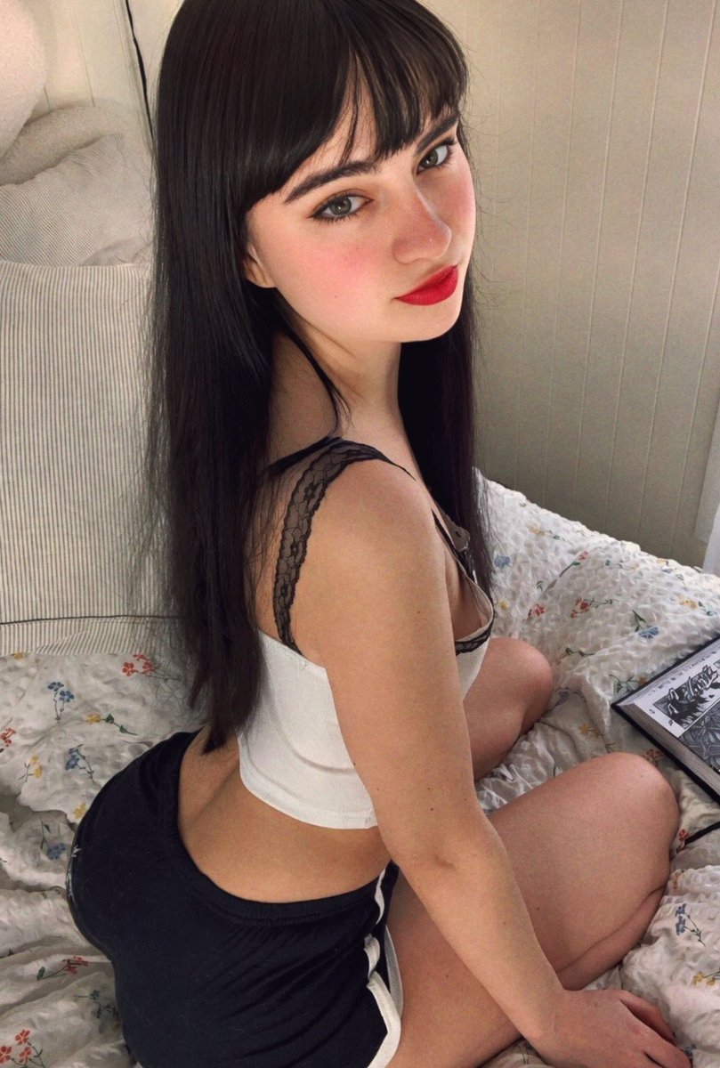 SweetLuBitchhh's tweet image. I love saying “make me” because I know exactly what’s happening next 😈🤭
#nsfwtwt #cocktribute #cumtribute