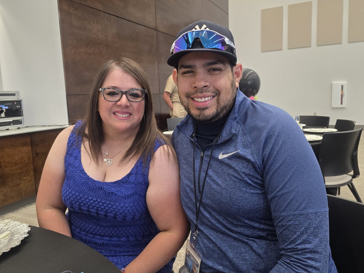 KWright_BMES's tweet image. Congratulations to Coach Valverde our Patriot Support Employee of the Year. Thank you for all you for our Patriots. @cvalverde_bmes #Patriotpride #TEAMWORK #TeamSISD