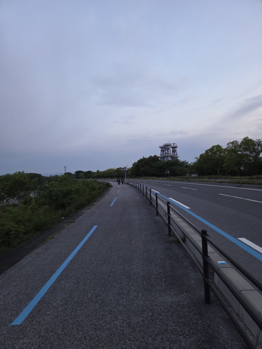 びいよん tweet media
