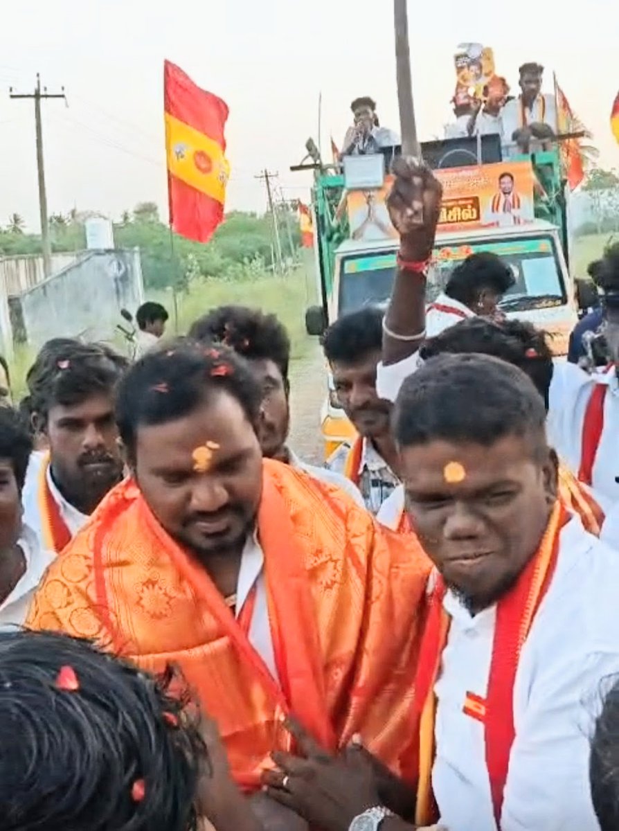 AppuDesi's tweet image. 🔥 *வெற்றி! வெற்றி!! வெற்றி!!!* 🔥

மே 4th உளுந்தூர்பேட்டை முழுக்க ஒரு கோஷம்:

💥 “ *சுதாகர் அண்ணன் தான் வெற்றி!* ” 🏆🔥

 *மக்கள் நம்பிக்கையே* ❤️🔥

உளுந்தூர்பேட்டை முடிவு:
 *TVK = உறுதி WIN!* 🎺🔥

#TVKVijay #TVKVijayHQ #TVK #WhistleForChange 🎺🔥