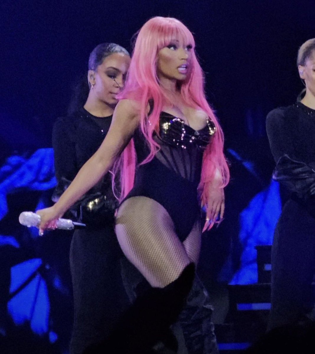 julianttwink's tweet photo. @Femalehiphopsta I’ll forever b a barb and Nickis the goat, She’s the most talented. Cardi’s a baddie, love some of her music and she’s a great artist, just love Nicki’s music, her artistry and lyrical skills more, respect to both of them being good mothers to their children. https://t.co/xXVMdU2wJA