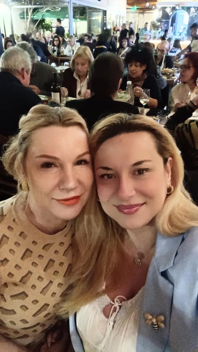 sim010101's tweet image. Night 🌃 out with our Romanian Community in the honour of our Romanian Ambassador in Cyprus 
🇨🇾❤️🇷🇴
#Romania in #Cyprus
1/2