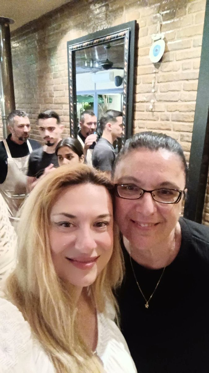 sim010101's tweet image. Night 🌃 out with our Romanian Community in the honour of our Romanian Ambassador in Cyprus 
🇨🇾❤️🇷🇴
#Romania in #Cyprus
1/2