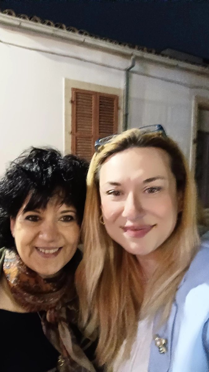 sim010101's tweet image. Night 🌃 out with our Romanian Community in the honour of our Romanian Ambassador in Cyprus 
🇨🇾❤️🇷🇴
#Romania in #Cyprus
1/2