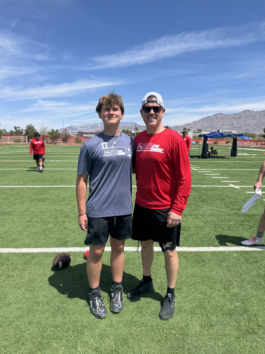 TylerWeeks_LS's tweet photo. Day one of Vegas 48 complete! I had an amazing time, and cannot wait for day two!
@TheChrisRubio @LekSullivan @SGfootballRI @Coach_LangSG 
Met some great guys and long snappers as well!
@JCChakidesLS @EliCoonLS https://t.co/2lLjs7TPhW
