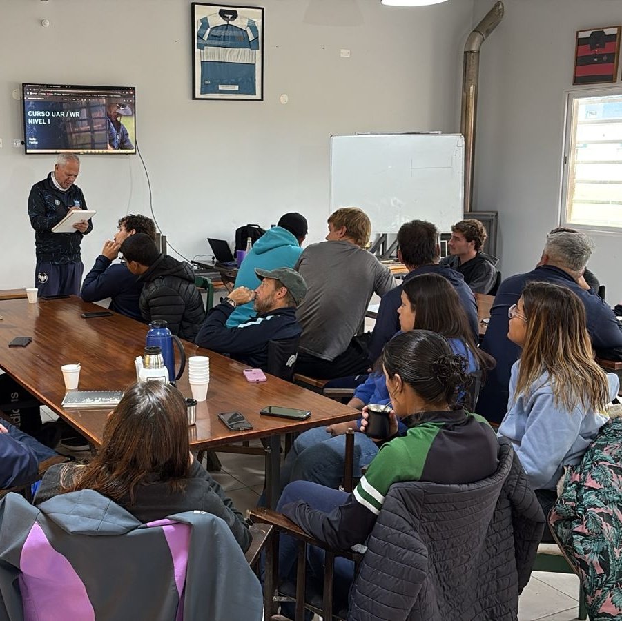 Ursrugby's tweet image. #Coaching Compartimos imágenes de la jornada de capacitación que se desarrolló en @CEN_Oficial en la mañana del viernes 1 de mayo

El OPD de la @Ursrugby, Prof. Oscar Benvenuto, dictó el módulo presencial del Curso para Entrenadores UAR Nivel 1

#Ursrugby #LaUniónDeTodos
