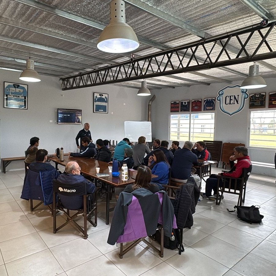 Ursrugby's tweet image. #Coaching Compartimos imágenes de la jornada de capacitación que se desarrolló en @CEN_Oficial en la mañana del viernes 1 de mayo

El OPD de la @Ursrugby, Prof. Oscar Benvenuto, dictó el módulo presencial del Curso para Entrenadores UAR Nivel 1

#Ursrugby #LaUniónDeTodos
