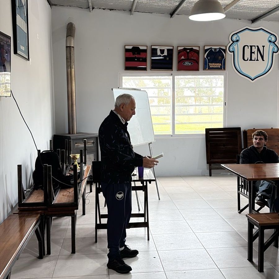 Ursrugby's tweet image. #Coaching Compartimos imágenes de la jornada de capacitación que se desarrolló en @CEN_Oficial en la mañana del viernes 1 de mayo

El OPD de la @Ursrugby, Prof. Oscar Benvenuto, dictó el módulo presencial del Curso para Entrenadores UAR Nivel 1

#Ursrugby #LaUniónDeTodos