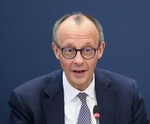 Mueller_NJ_USA's tweet image. Als Kanzler sollte man anders mit so einer vom Schicksal geprägten Frau umgehen, oder?

Hier das Einmaleins für den Kanzler als Lernlektüre für solche Begegnungen...

Sehr geehrte Frau [Name der Bürgerin, falls bekannt],  

zunächst einmal: Es tut mir von Herzen leid, dass Sie