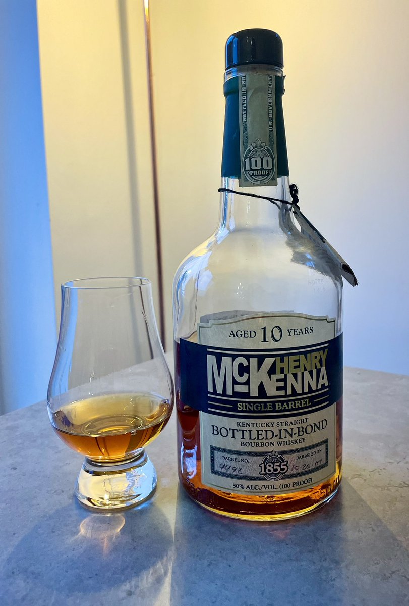 BourbonGents's tweet image. A classic bottled in bond this evening. Enjoy your weekend friends #bourbon #whiskey #bottledinbond #henrymckenna #bourbongents