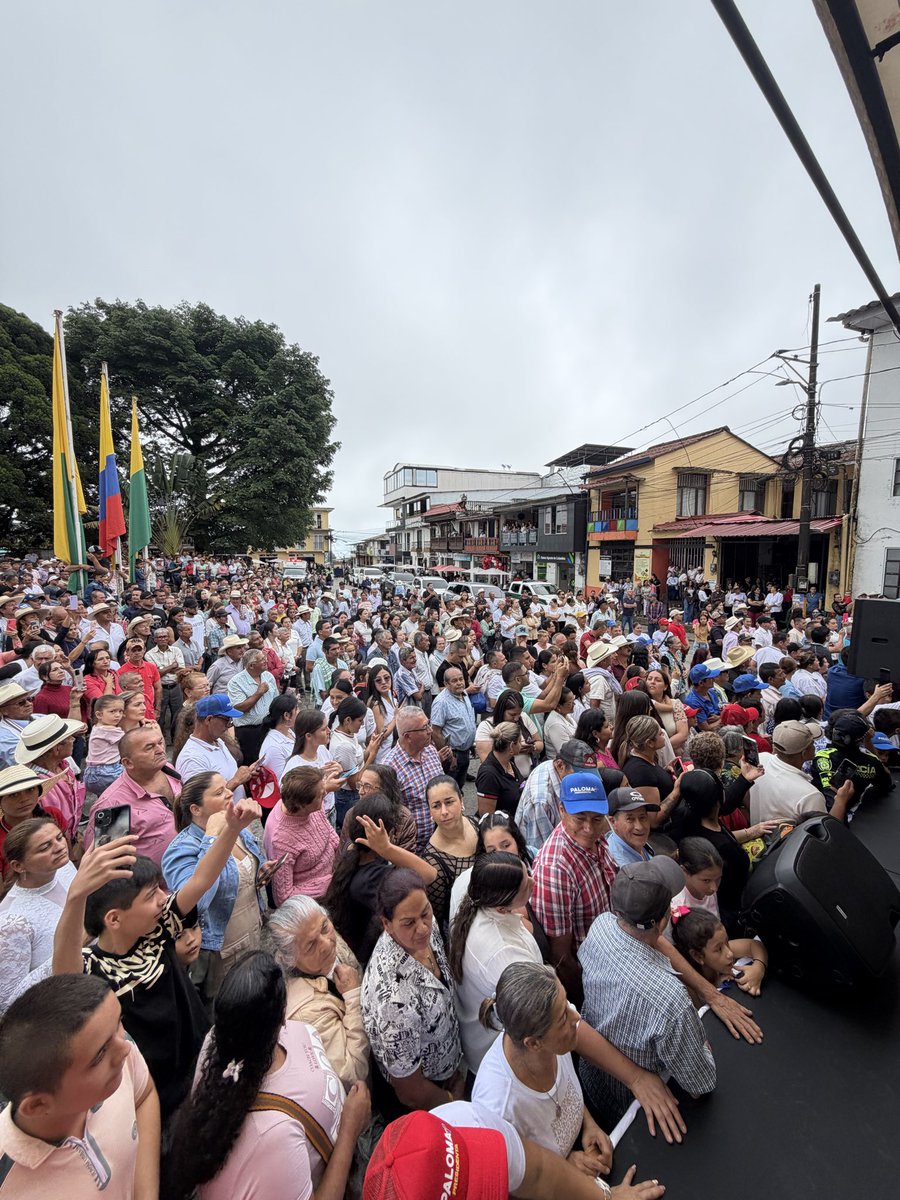 Álvaro Uribe Vélez tweet media