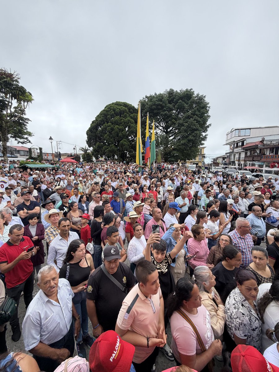 Álvaro Uribe Vélez tweet media