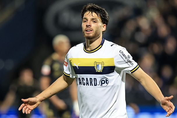 Se fosse buscar alguém ao Famalicão, não era o Sá, mas sim este menino.

O Sporting já esteve muito interessado nele, mas as coisas ficaram dificeis devido aos valores elevados.

Vamos ver.
Por mim, era ele.
#SportingCP