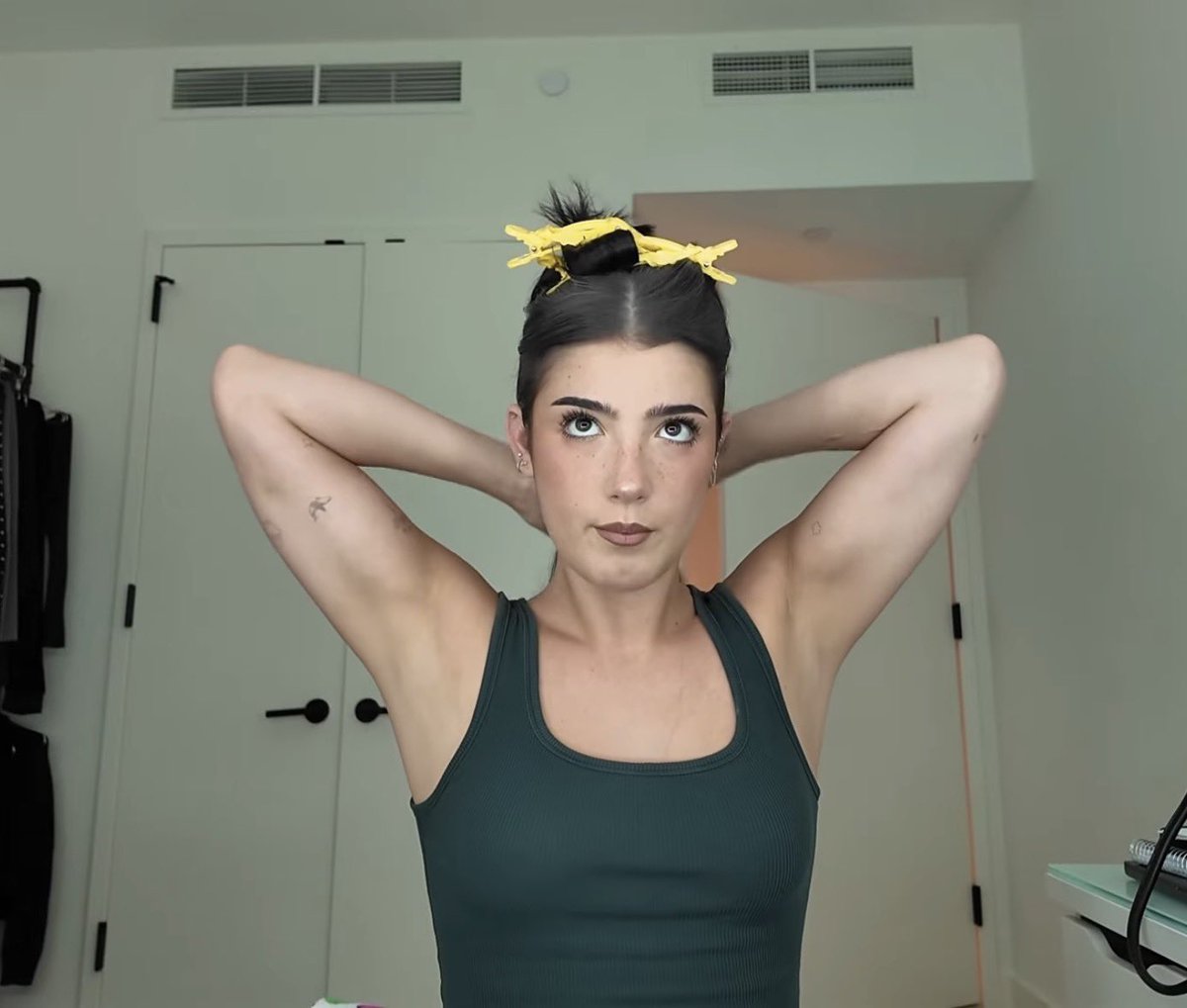 Simp for Charli tweet media