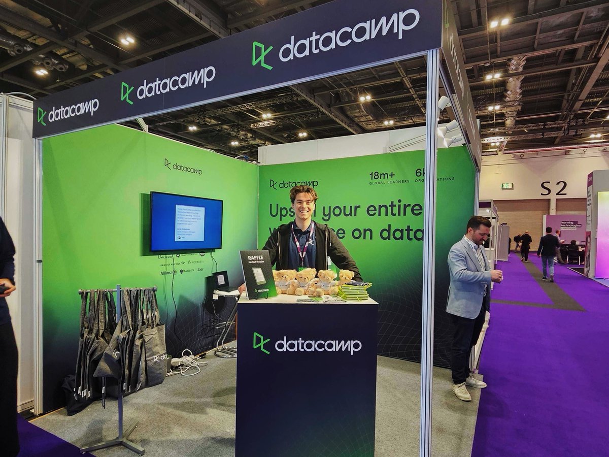 DataCamp tweet media
