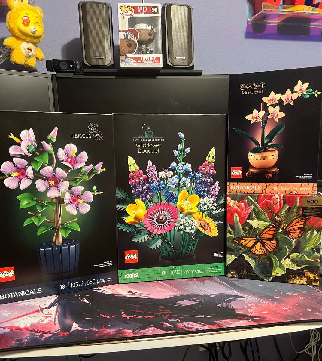 LadyDestiny021's tweet photo. My New Legos this year. So far I’ve only built the toothless. Which is super cute. Now that I’m on medical leave, I have time to put the rest of them together. 
#NewLegos #LegoFlowers #Lego https://t.co/0WhHBwxLUT
