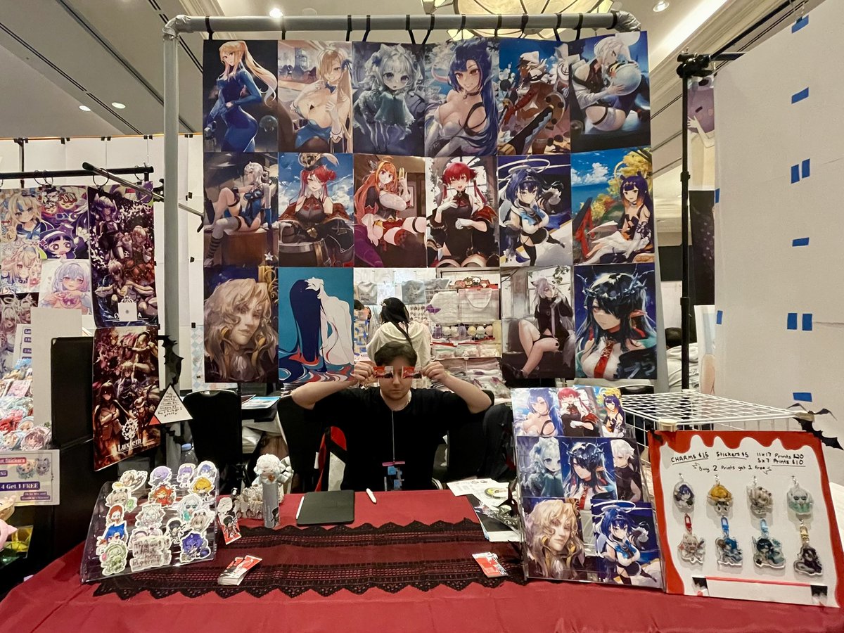 Unsomnus's tweet photo. If you’re in Toronto I’m at OshiUplink. Despite the airline losing my stuff, friends and PVC pipe pull through! https://t.co/RMZMBqYYdi