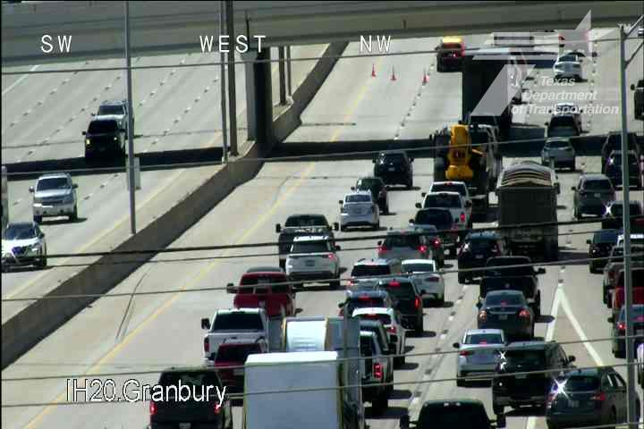 krldtraffic's tweet photo. #SouthwestFortWorth: WB I-20 @ Granbury Rd., an incident in 2 left lanes has traffic creeping along from Westcreek @KRLD #KRLDTraffic #1080KRLD #trafficalert #FWPD #Waze @TxDOTFortWorth https://t.co/VeIJNHuBrx