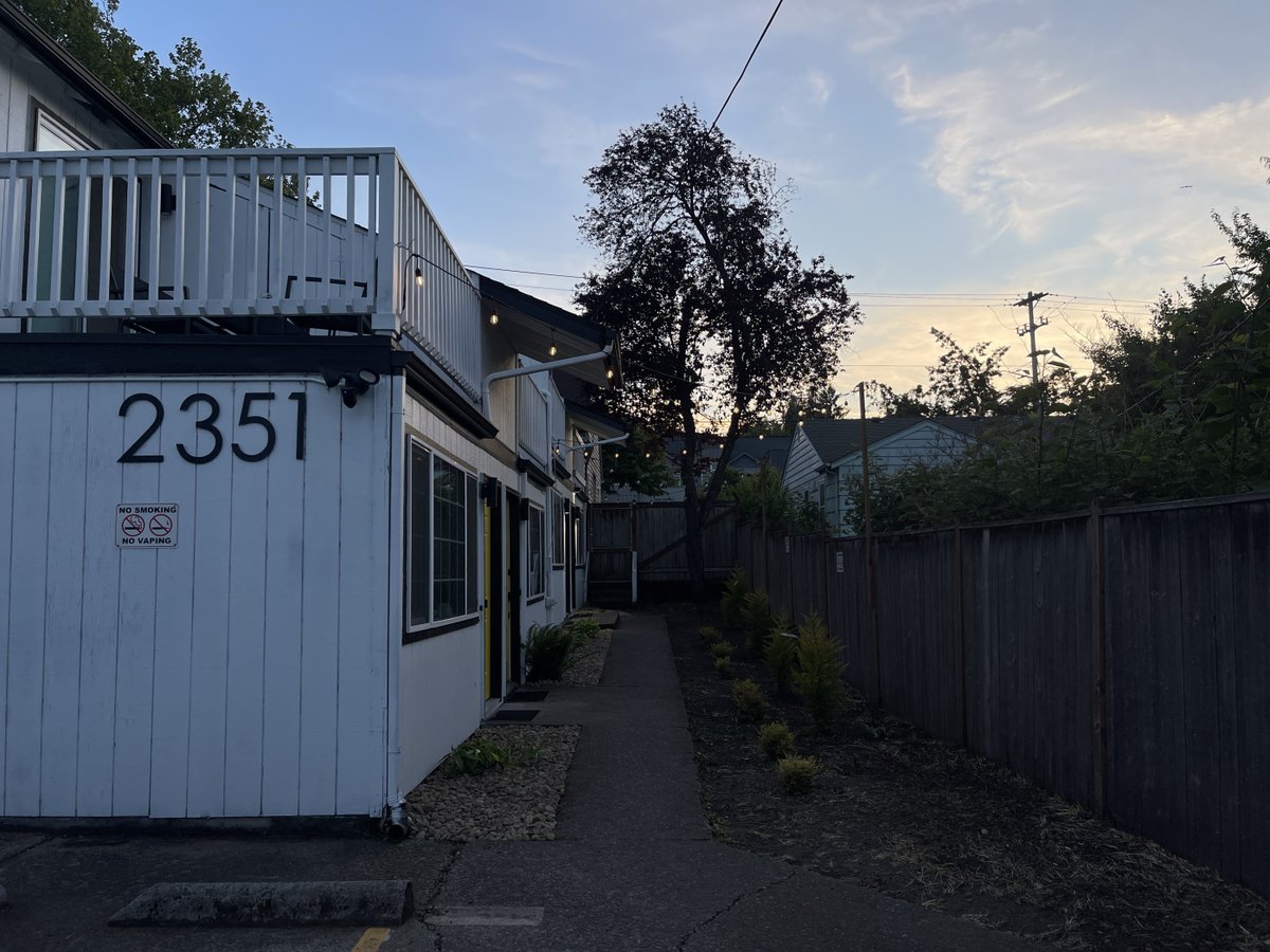 TheNestVacation's tweet image. 👇👇👇 Your game day HQ!
stayinthenest.com
 Walk to Autzen. Studios &amp;amp; 2BRs. Host up to 18!
 #GoDucks #GameDayStay #EugeneRental