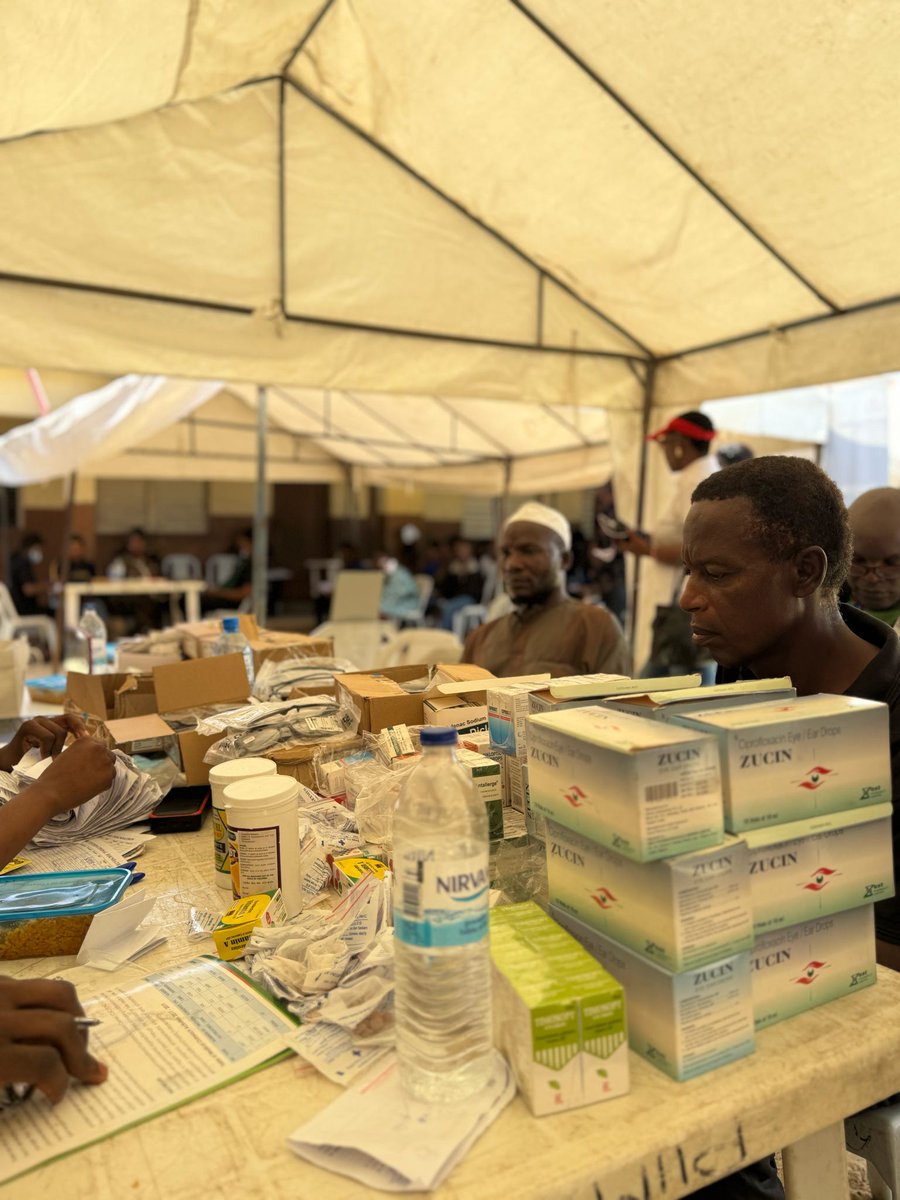 VisioncenterGVS's tweet photo. Day 2: 244 beneficiaries
Men: 57 | Women: 143 | Children: 43

Eye Care Unit:
242 people attended
129 glasses dispensed
143 eye drops provided
29 eye treatments administered https://t.co/NsaRZCacLf