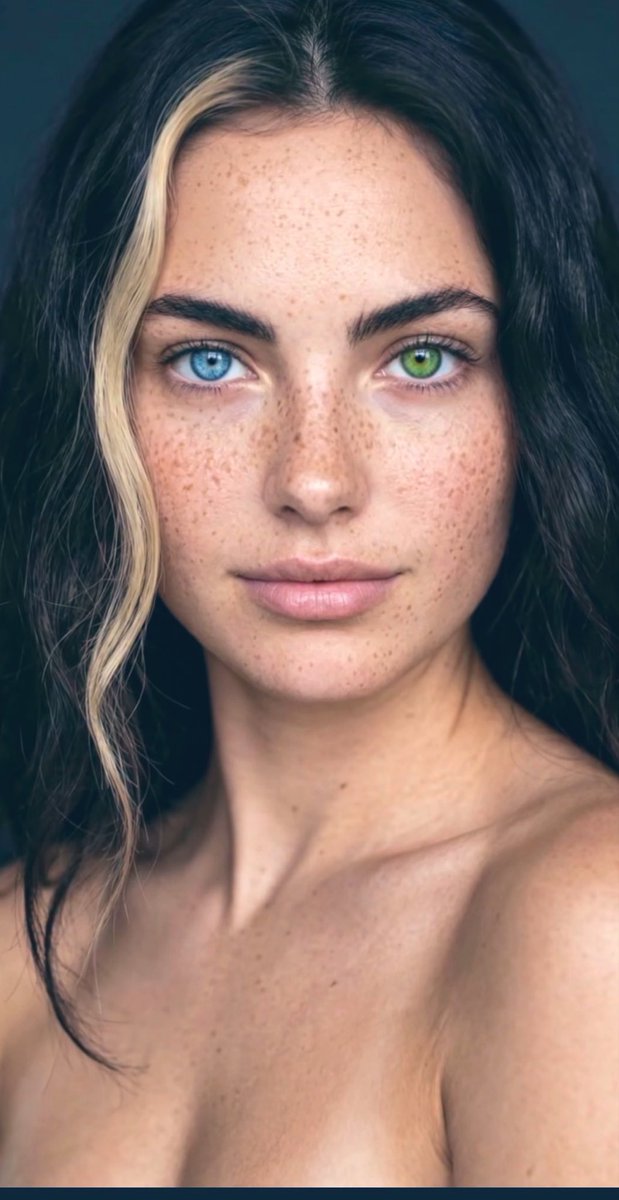 FreckledFace🧡 tweet media