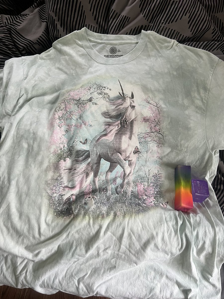 Possum_Nugget's tweet image. Dude new massive bedtime shirts (this my fav) and squishies all 4 free #letsgo