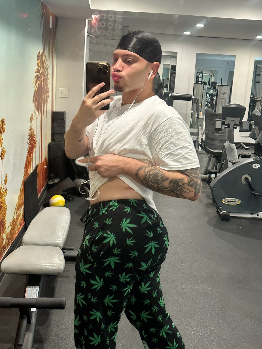 itsfrankanthony's tweet photo. Thick in the right places, check my page to find out🙂‍↔️ https://t.co/cpFC75HLK4