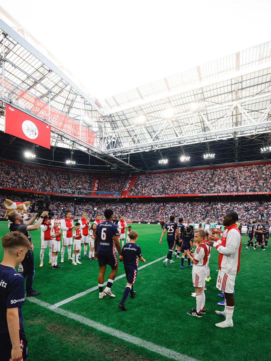 papitillman's tweet photo. Als PSV ooit zo wordt vernederd jarenlang achter elkaar met dit als hoogtepunt weet ik niet of ik nog leef #fcibiza2 #ajapsv https://t.co/uamC8rOhQB