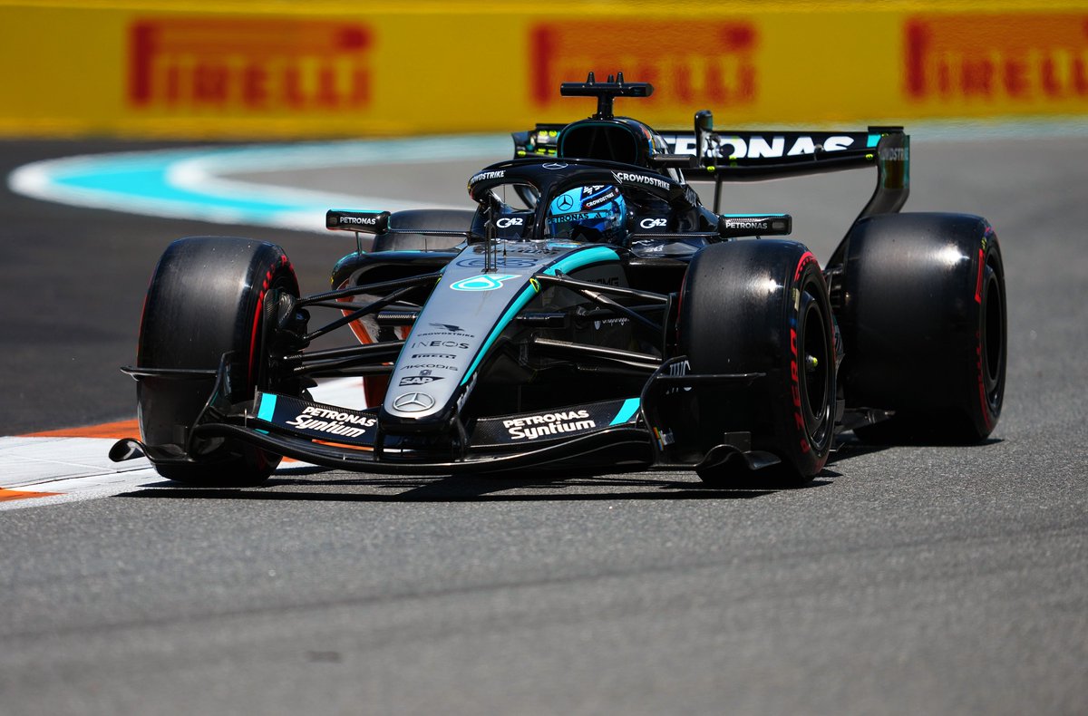 📻 "We do need this lap, I'm sure it's obvious to you"

George Russell is currently down in P12 here in Q1, with his race engineer reminding him how important his next fast lap is... 👀

#F1 #MiamiGP