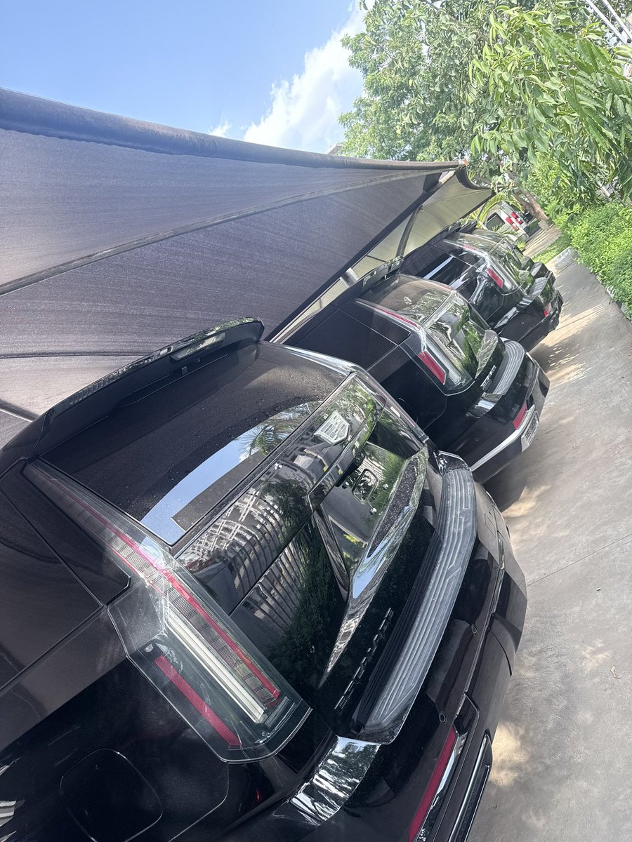 Esclade 

Available 🙏🏽🙏🏽