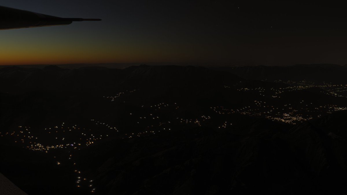 Aaldert59's tweet image. Fantastische avond om over de Alpen te vliegen van Zurich naar Graz. De heldere maan kon je duidelijk zien opkomen. Langzaam aan zie je het laagland van Karinthië opkomen. Innsbruck, Zell am See, Hohe Tauern. Ik heb alles gezien en in het gouden en blauwe uur
#msfs2024