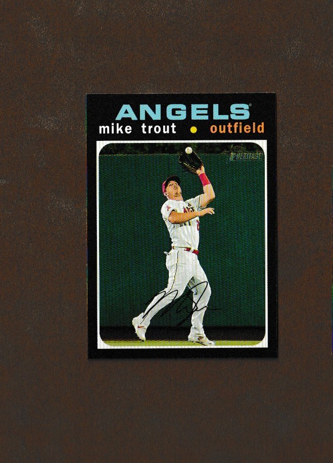 RollingThCards's tweet image. 2020 Topps Heritage Mike Trout (Angels) Action Variation Card #446.  $35 plus S&amp;amp;H.  Payments accepted: PayPal or Venmo.  More cards like this will be posted on my Facebook page Rolling Thunder Sports Cards.  Check it out and give me a follow #miketrout #MLB #Angels