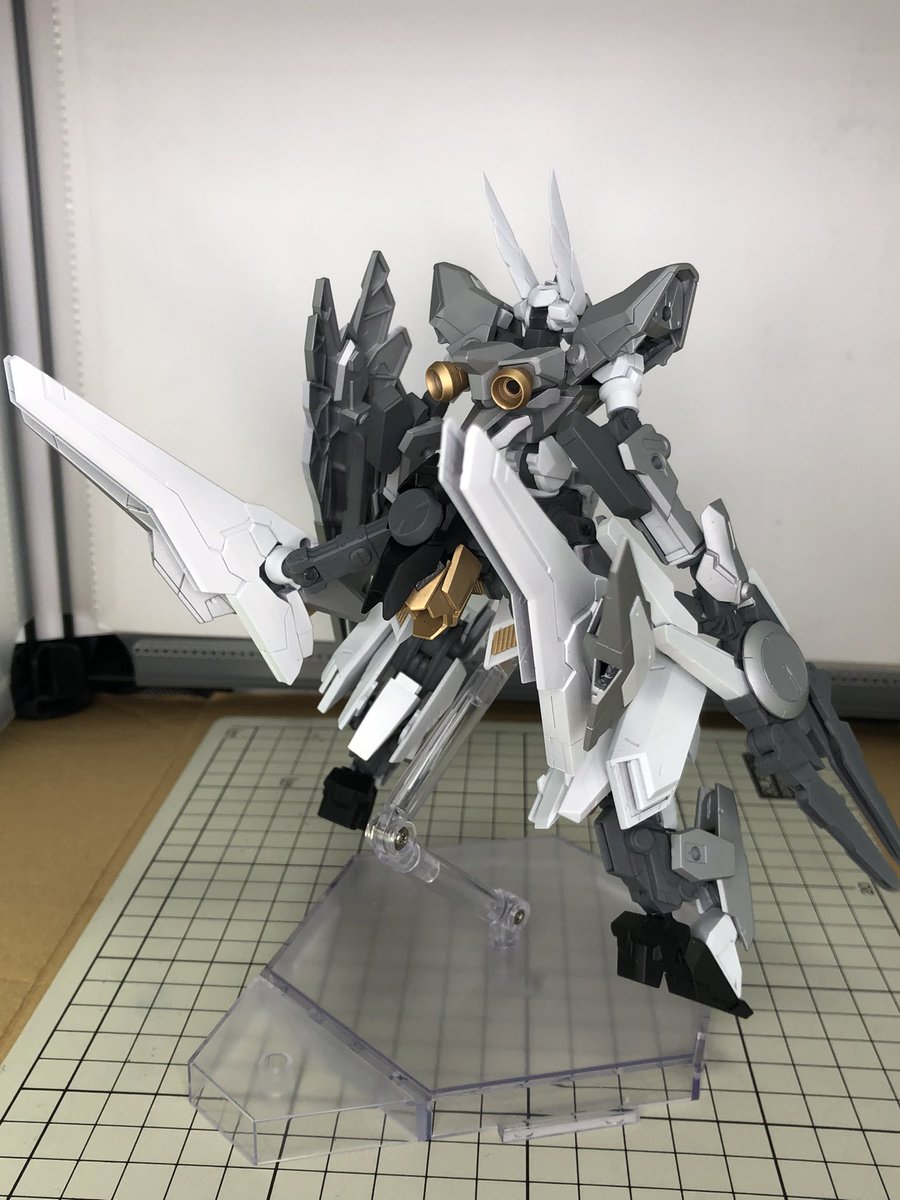 skytraveler000's tweet photo. 新型機ロールアウト。
レイルヴァース改2号機"風鳴"。
腰部に高機動バインダーを装備。
ちなみに頭部の羽がアピールポイント。
1号機にあたる零式同様換装システム前提としています(換装装備はこれから)。

 #フォルムアームズ https://t.co/CT5URRItnS