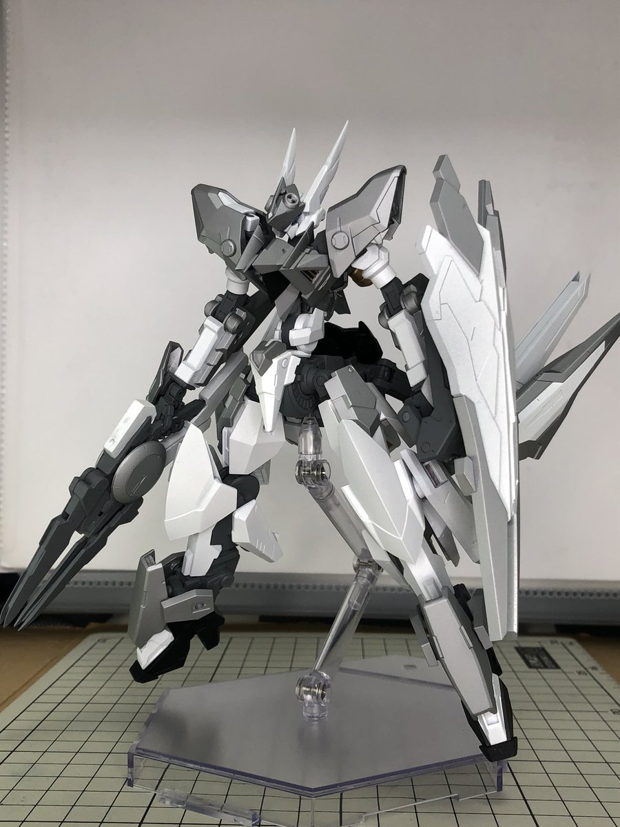 skytraveler000's tweet photo. 新型機ロールアウト。
レイルヴァース改2号機"風鳴"。
腰部に高機動バインダーを装備。
ちなみに頭部の羽がアピールポイント。
1号機にあたる零式同様換装システム前提としています(換装装備はこれから)。

 #フォルムアームズ https://t.co/CT5URRItnS