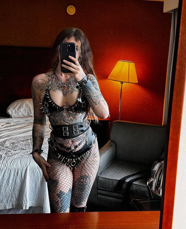 Dominatrixzm's tweet image. In just over a week I’ll be back in Berlin 

I’ll miss #California, but I may be back in July for a quick visit/ performance so stay tuned ✨
#dominatrix ❤️‍🔥 
#ferocious 👻