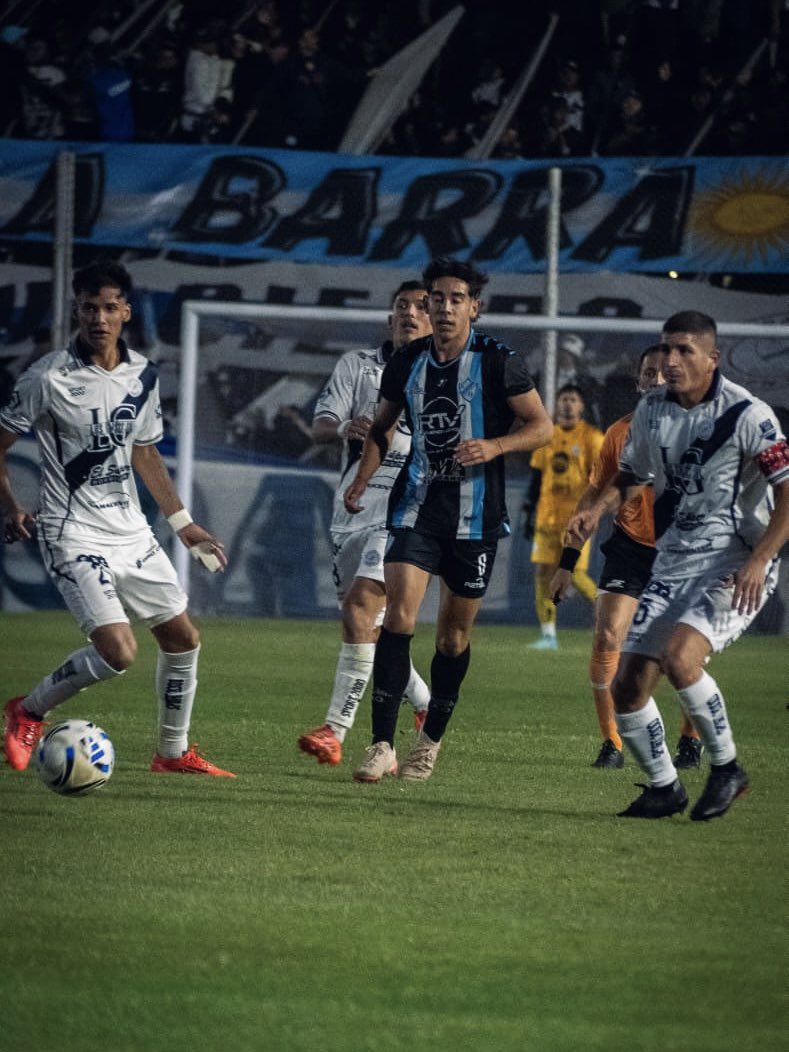 ArgdeQuilmesOf's tweet photo. 𝗙𝗜𝗡𝗔𝗟 𝗗𝗘𝗟 𝗣𝗔𝗥𝗧𝗜𝗗𝗢

⚽️ Dep. Merlo 1 - #ArgentinodeQuilmes 0

#DaleMate🩵🤍
#PrimeraB https://t.co/OAiciRoxeg