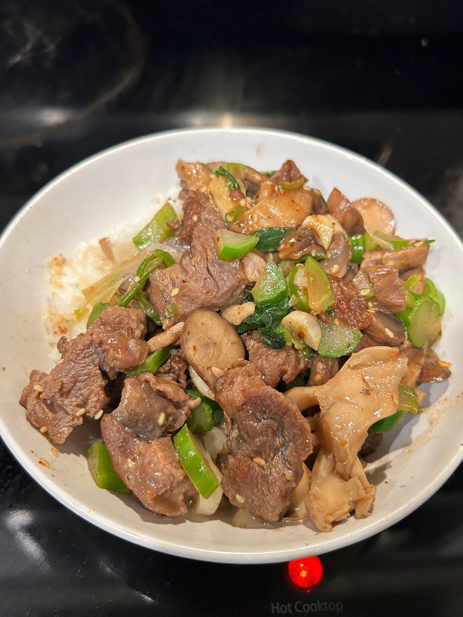 judith_0225's tweet photo. Nothing beats a warm meal 🥰🍲 https://t.co/wbiKE4ap0B