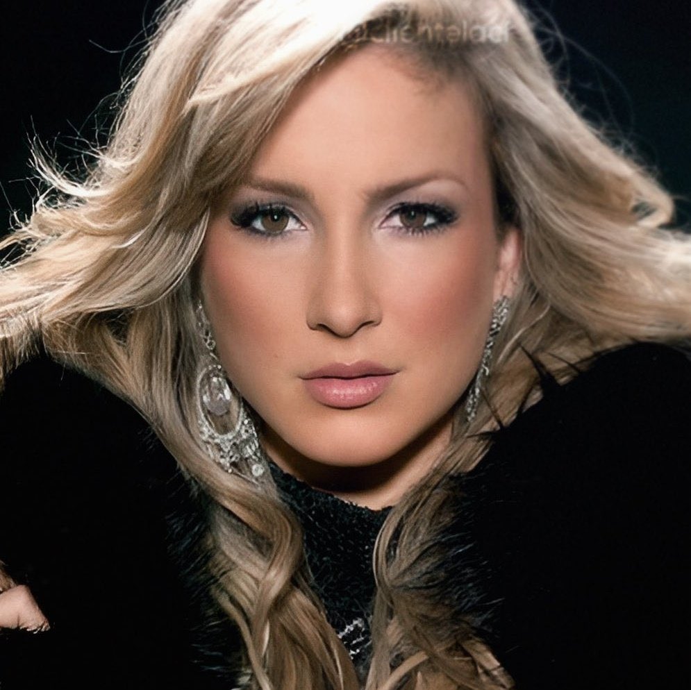 fernandotf's tweet photo. PRIMEIRA mulher a meter 1.5mi de pessoas em Copacabana num show solo em fevereiro de 2008: Claudia Leitte! 💁🏼‍♀️🆑✨

#shakiranaglobo #todomundonorio #copabacabana #claudialeitte #shakicabana #lobacabana #latinas #brasil #colombia https://t.co/xt0WEI8PDl