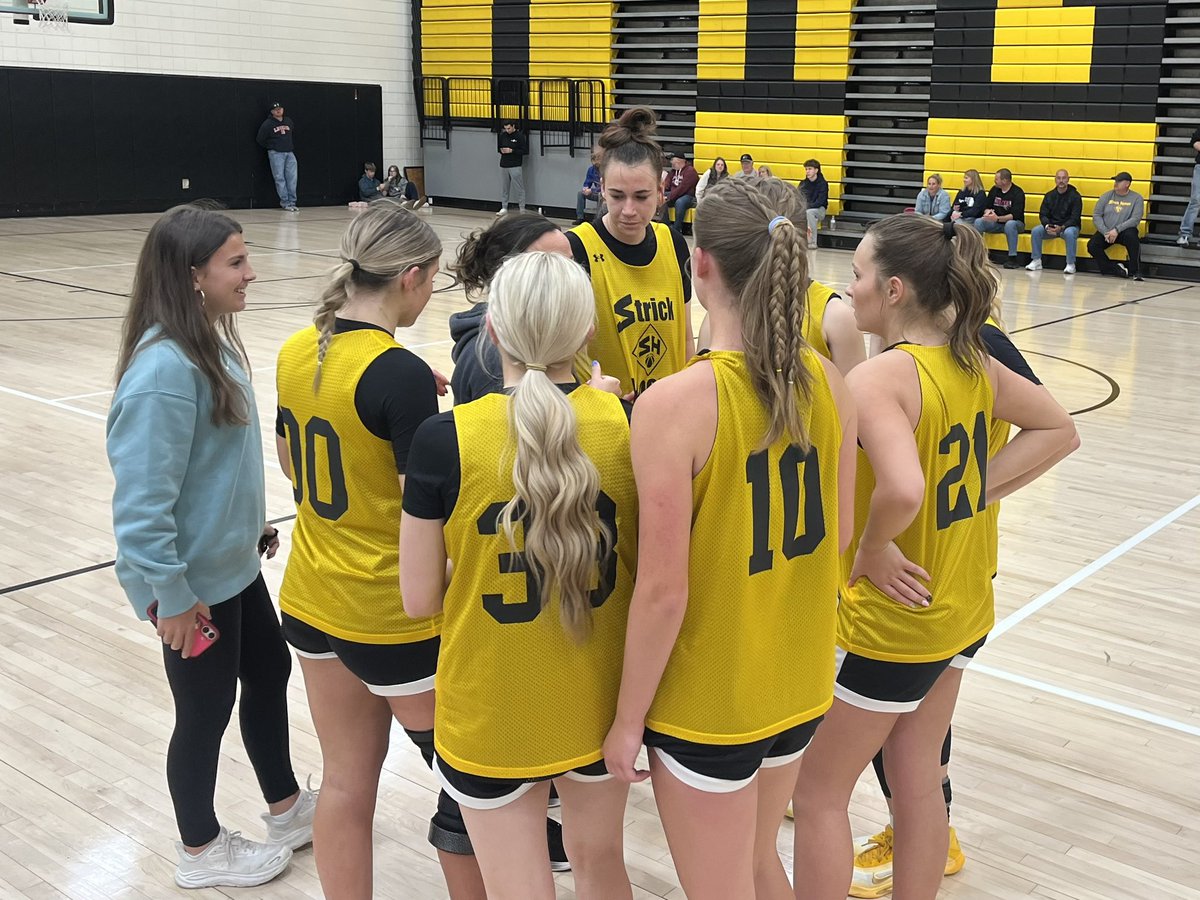 StrickHoopsLLC's tweet image. 4th tourney Saturday highlights😎

Headed to Gold Bracket🥇…
🔸6th Girls 4x
🔸8th Girls 3x
🔸16U Girls 4x
🔸17U Girls 3x

Plus we were surprised with an appearance of one of our favorite PGs ever @bayleighperez1🖤💛

#ATTACK #GetBuckets #StrickHoopsFam